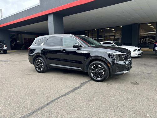 Ebony Black 2024 Kia Sorento S