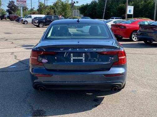 2020 Volvo S60 T6 Momentum