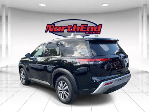 2023 Nissan Pathfinder SL 4WD