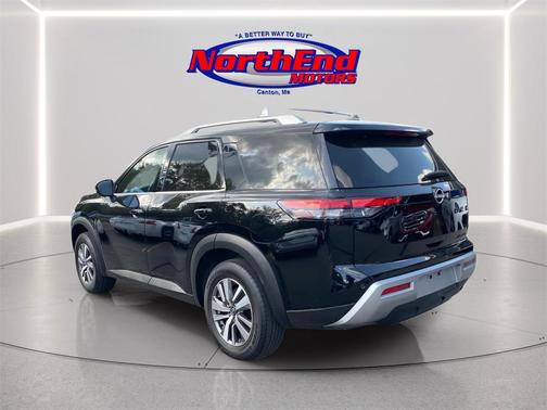 2023 Nissan Pathfinder SL 4WD