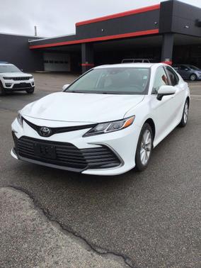 Ice Cap 2024 Toyota Camry LE