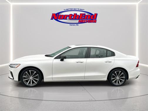 2022 Volvo S60 T5 Momentum