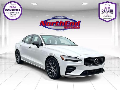 2022 Volvo S60 T5 Momentum