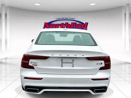 2022 Volvo S60 T5 Momentum