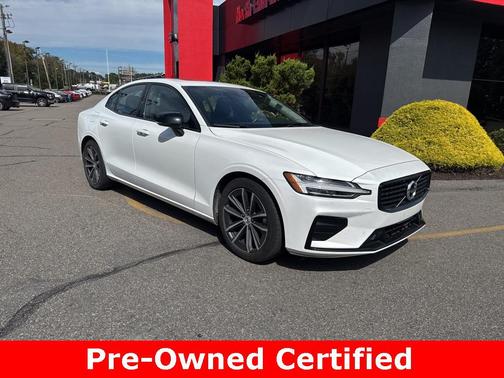 2022 Volvo S60 T5 Momentum