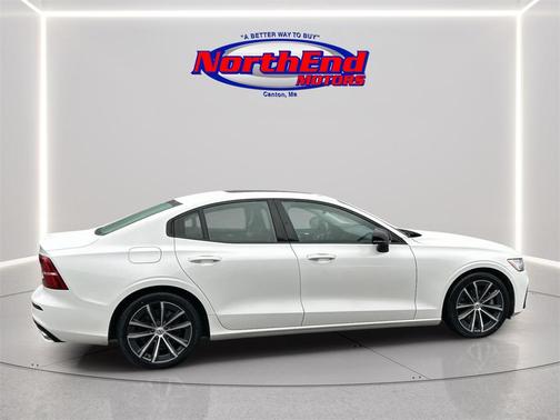 2022 Volvo S60 T5 Momentum