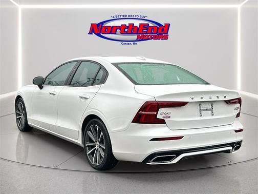 2022 Volvo S60 T5 Momentum