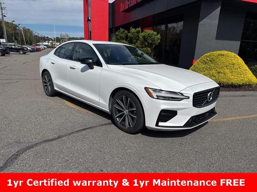 2022 Volvo S60 T5 Momentum