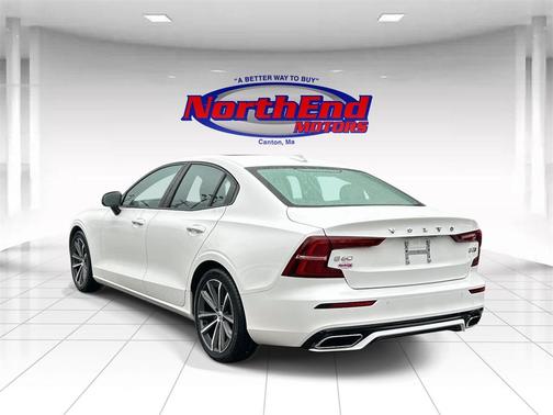 2022 Volvo S60 T5 Momentum