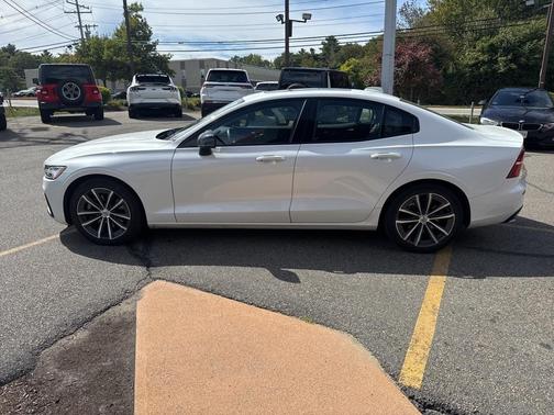 2022 Volvo S60 T5 Momentum