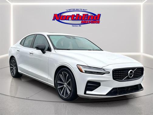 2022 Volvo S60 T5 Momentum