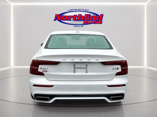 2022 Volvo S60 T5 Momentum