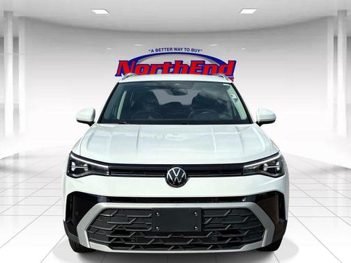 Pure White 2025 Volkswagen Taos 1.5T SE