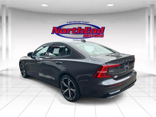 2024 Volvo S60 B5 Core Dark Theme