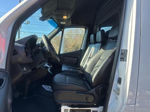 2022 Mercedes-Benz Sprinter 4500 High Roof V6