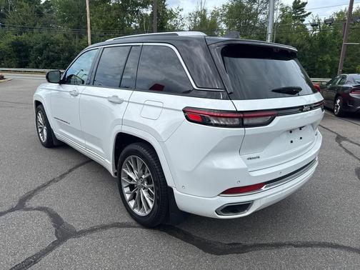 2022 Jeep Grand Cherokee Summit
