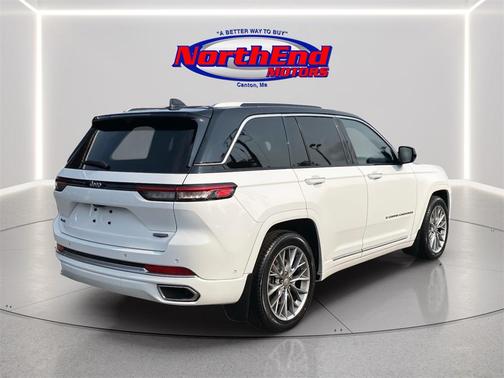 2022 Jeep Grand Cherokee Summit