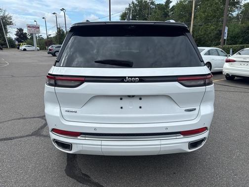 2022 Jeep Grand Cherokee Summit