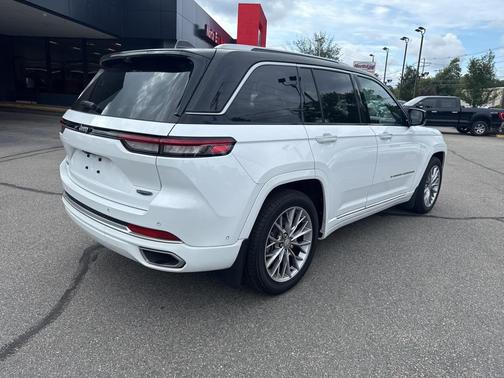 2022 Jeep Grand Cherokee Summit