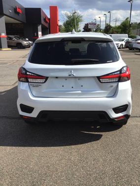 White Diamond 2025 Mitsubishi Outlander Sport 2.0 ES