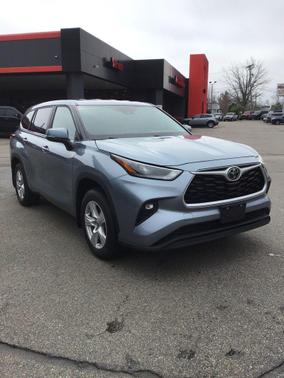 Moon Dust 2023 Toyota Highlander LE