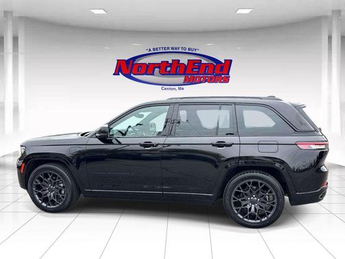 Diamond Black Crystal Pearlcoat 2023 Jeep Grand Cherokee 4xe Summit