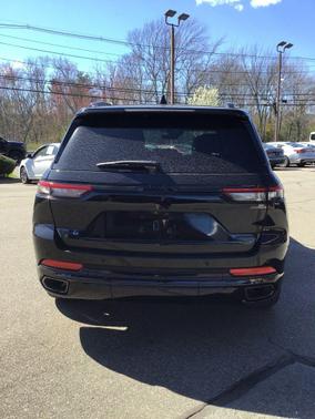Diamond Black Crystal Pearlcoat 2023 Jeep Grand Cherokee 4xe Summit