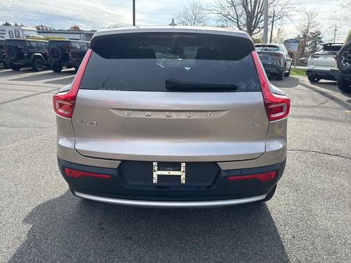 2023 Volvo XC40 B4 Plus Bright Theme