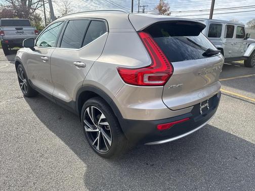 2023 Volvo XC40 B4 Plus Bright Theme