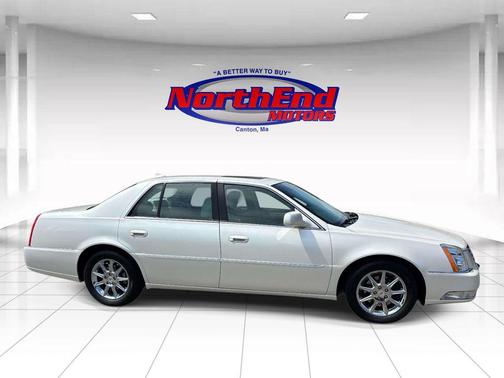 White Diamond Clearcoat 2011 Cadillac DTS Luxury Collection