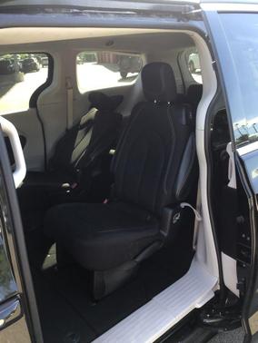 Diamond Black Crystal Pearlcoat 2024 Chrysler Voyager LX