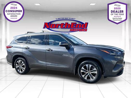 Magnetic Gray Metallic 2022 Toyota Highlander XLE