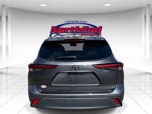 Magnetic Gray Metallic 2022 Toyota Highlander XLE