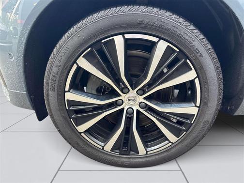 2023 Volvo XC60 Recharge Plug-In Hybrid T8 Plus Dark Theme