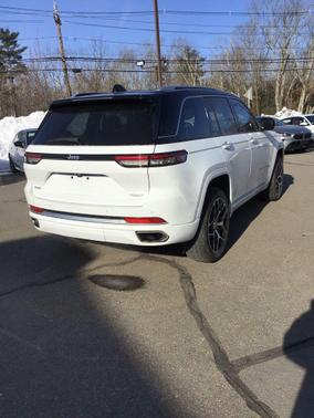 2023 Jeep Grand Cherokee Summit