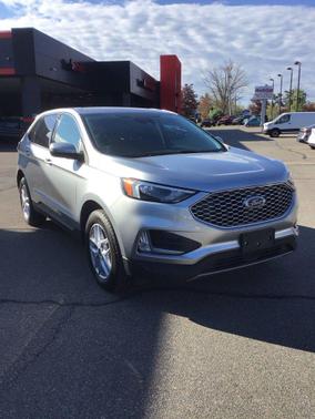 Silver Metallic 2023 Ford Edge SEL