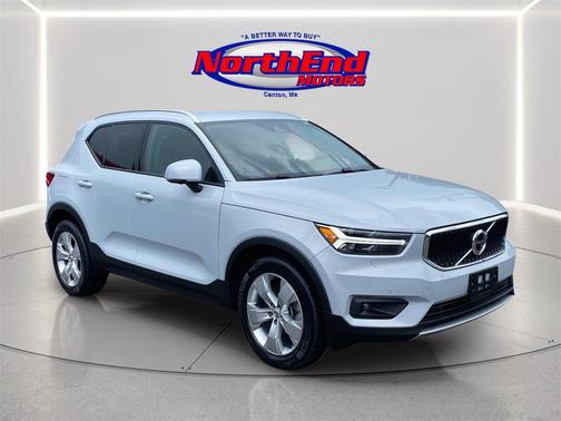 2022 Volvo XC40 T5 Momentum