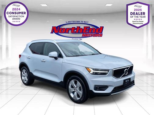 2022 Volvo XC40 T5 Momentum