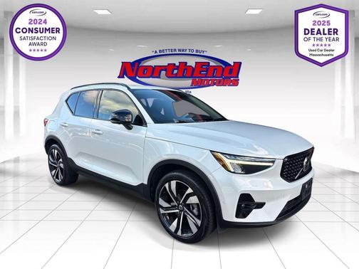 2024 Volvo XC40 B5 Plus Dark Theme
