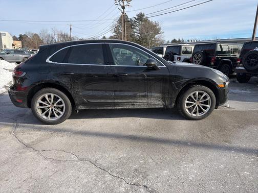 2023 Porsche Macan T