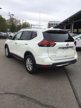 Pearl White Tricoat 2019 Nissan Rogue SV