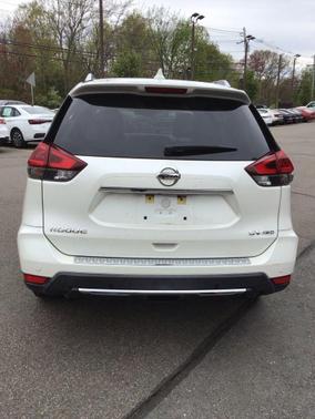 Pearl White Tricoat 2019 Nissan Rogue SV