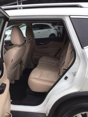Pearl White Tricoat 2019 Nissan Rogue SV