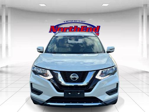 Pearl White Tricoat 2019 Nissan Rogue SV