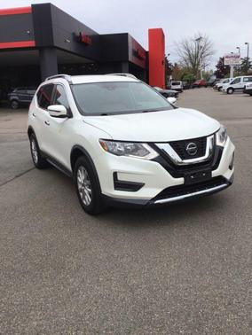 Pearl White Tricoat 2019 Nissan Rogue SV