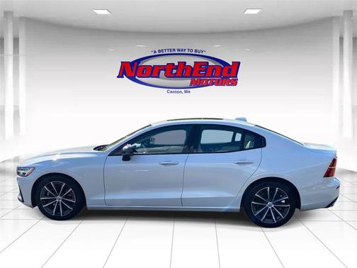 2022 Volvo S60 T5 Momentum