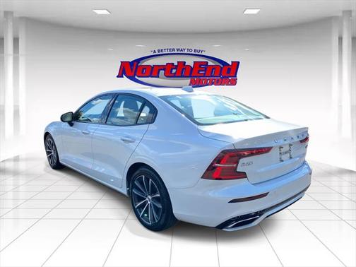 2022 Volvo S60 T5 Momentum