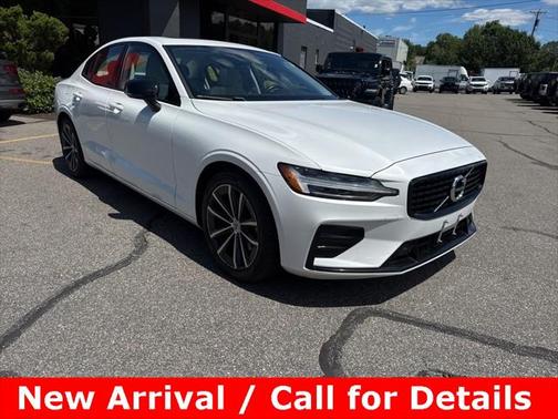 2022 Volvo S60 T5 Momentum