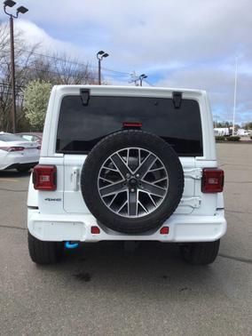 Bright White Clearcoat 2024 Jeep Wrangler 4xe High Altitude