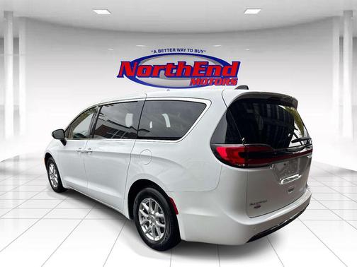 Bright White Clearcoat 2023 Chrysler Pacifica Touring L